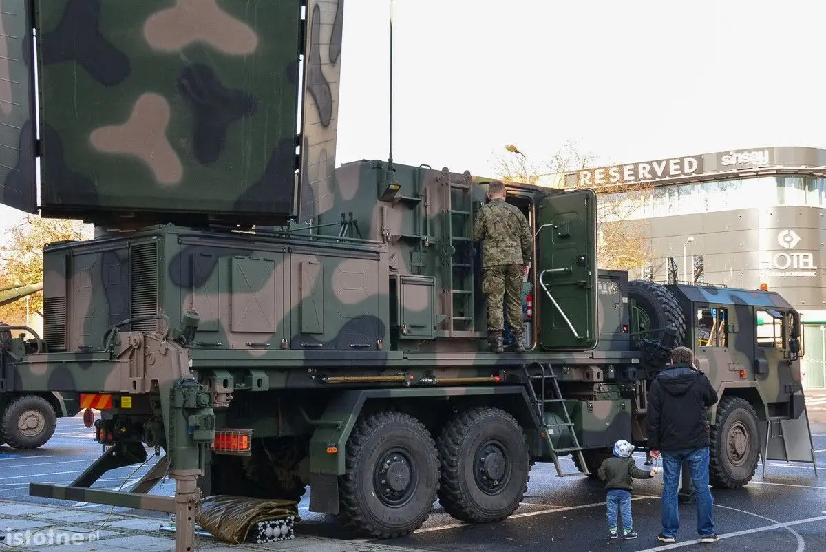Trwa piknik wojskowy „Służymy Niepodległej”. Można zobaczyć sprzęt US Army