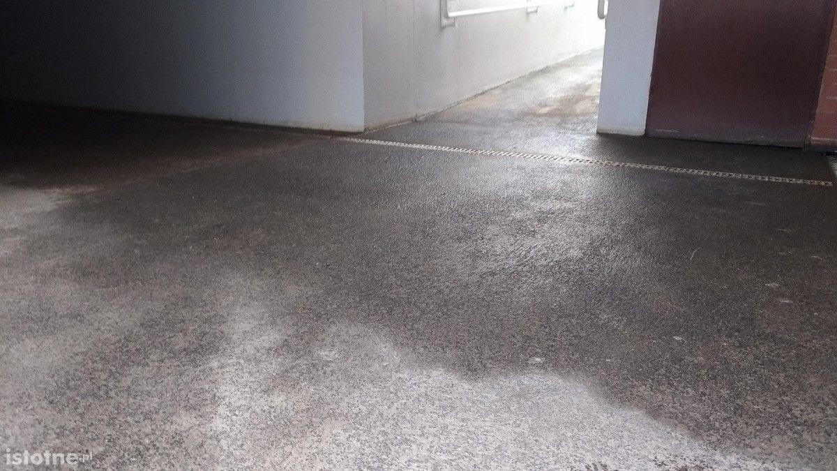 Przejście podziemne na dworcu PKP w Bolesławcu