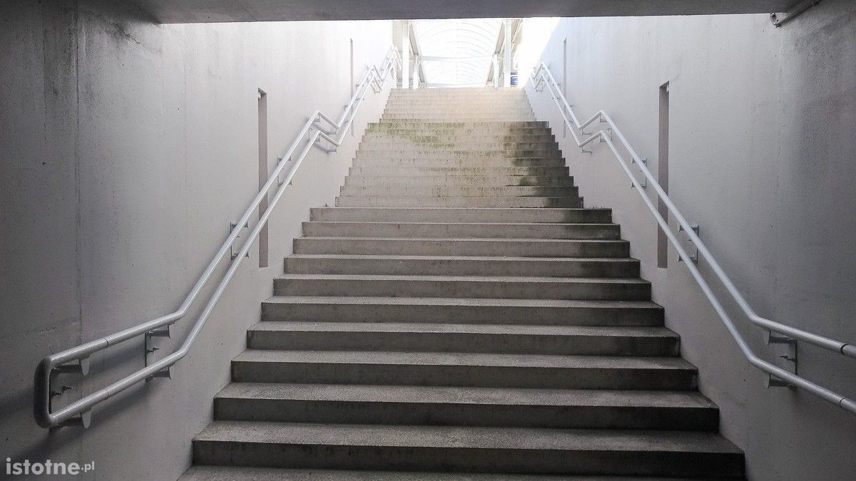 Przejście podziemne na dworcu PKP w Bolesławcu