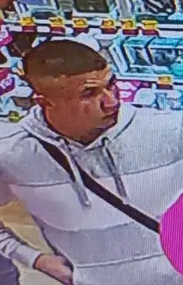 Sprawcy kradzieży. Poznajesz ich? Powiadom policję