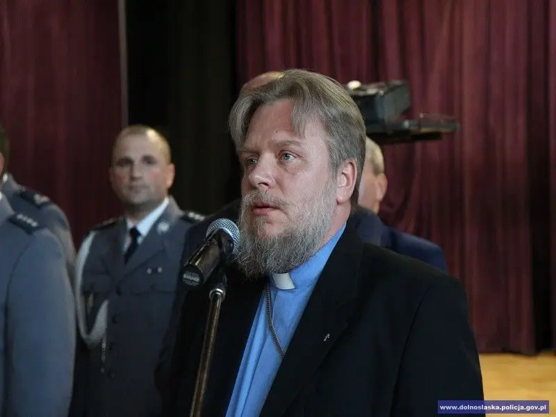 Ślubowanie nowych policjantów. 2 z nich służyć będzie w bolesławieckiej komendzie