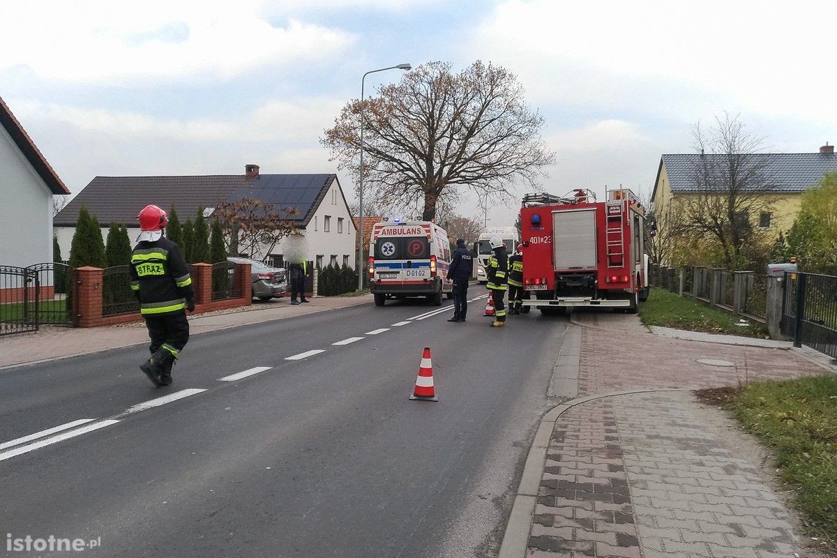 Wypadek w Łące. Kobieta w ciąży zabrana do szpitala