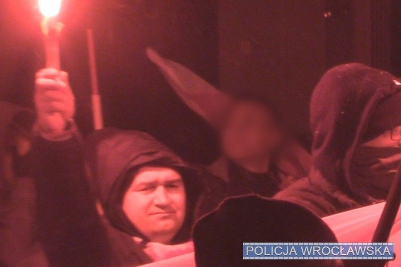 Wrocławski marsz. Policja publikuje wizerunki 10 kolejnych osób, które naruszyły prawo