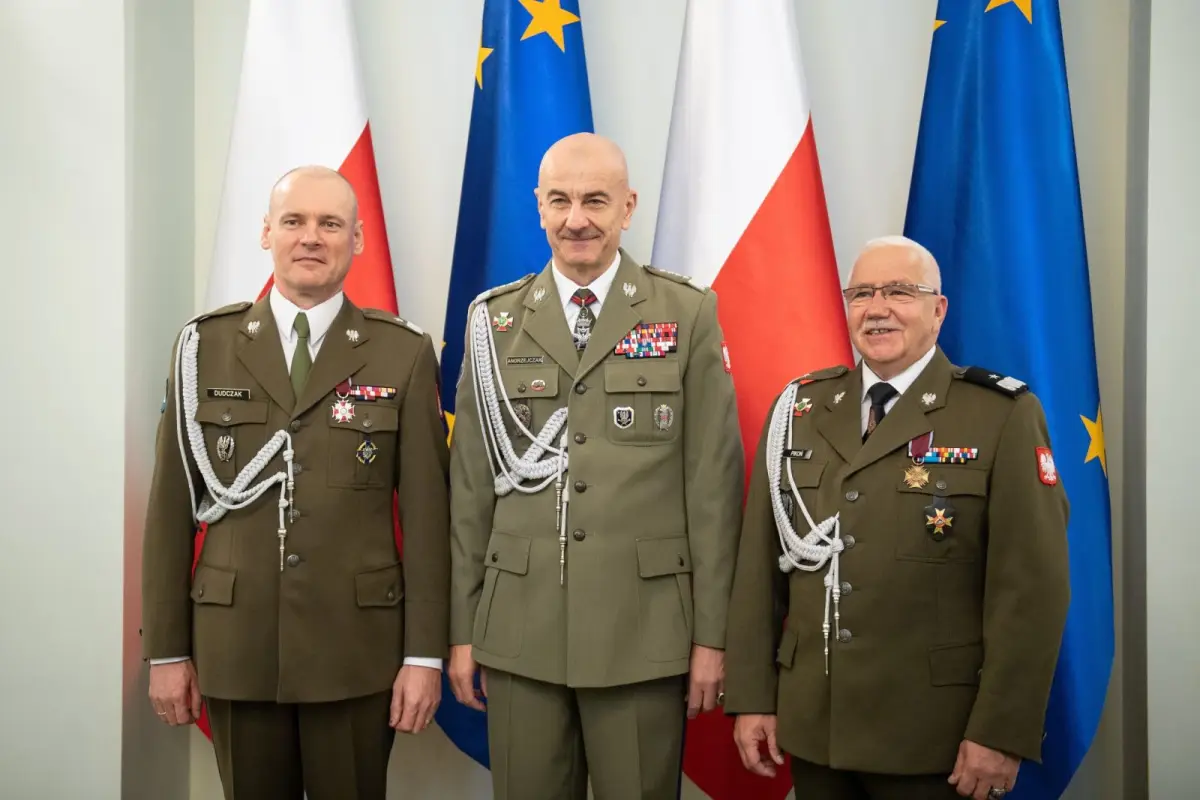 Dowódca pancerniaków Artur Pikoń z awansem na stopień generalski