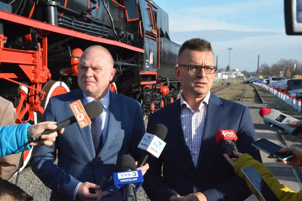 Stoi w Legnicy zabytkowa lokomotywa wojenna. I to dla wszystkich