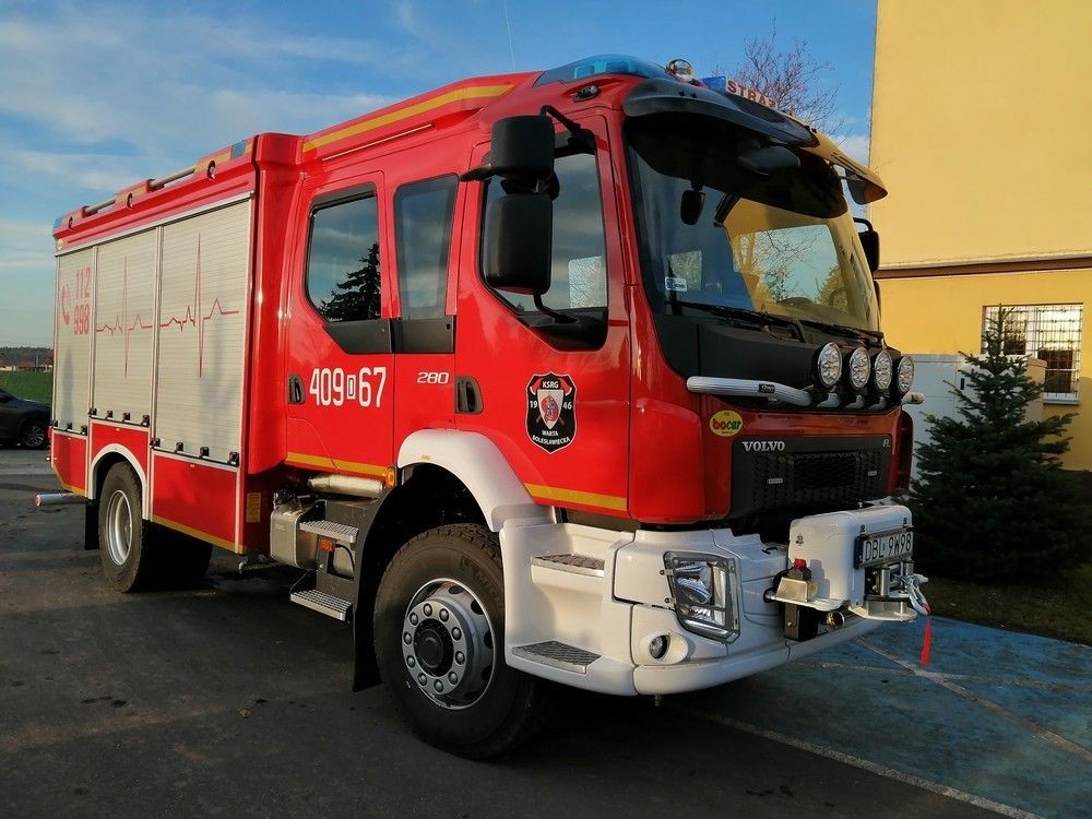 Strażacy z Warty z nowym wozem ratowniczo-gaśniczym