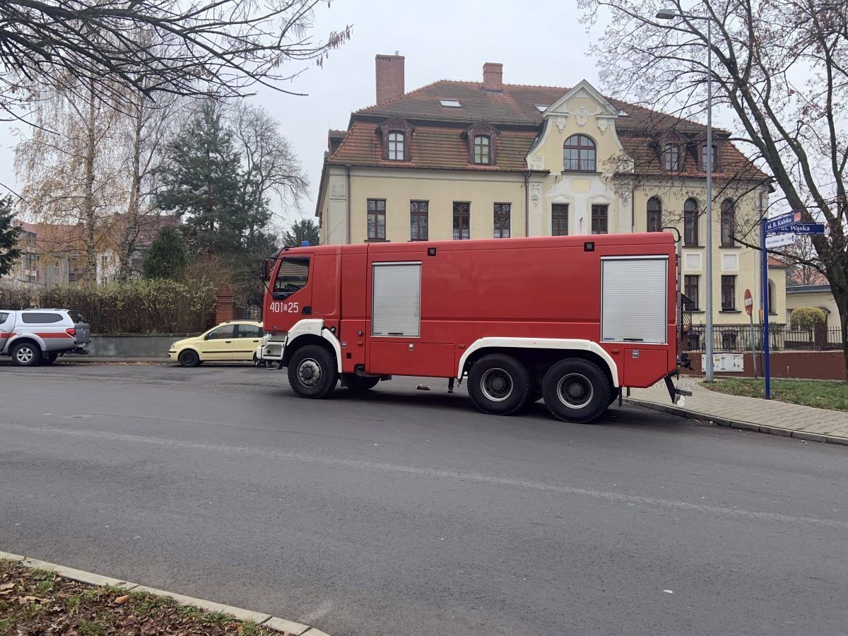 Wóz strażacki przy ulicy Kubika w Bolesławcu