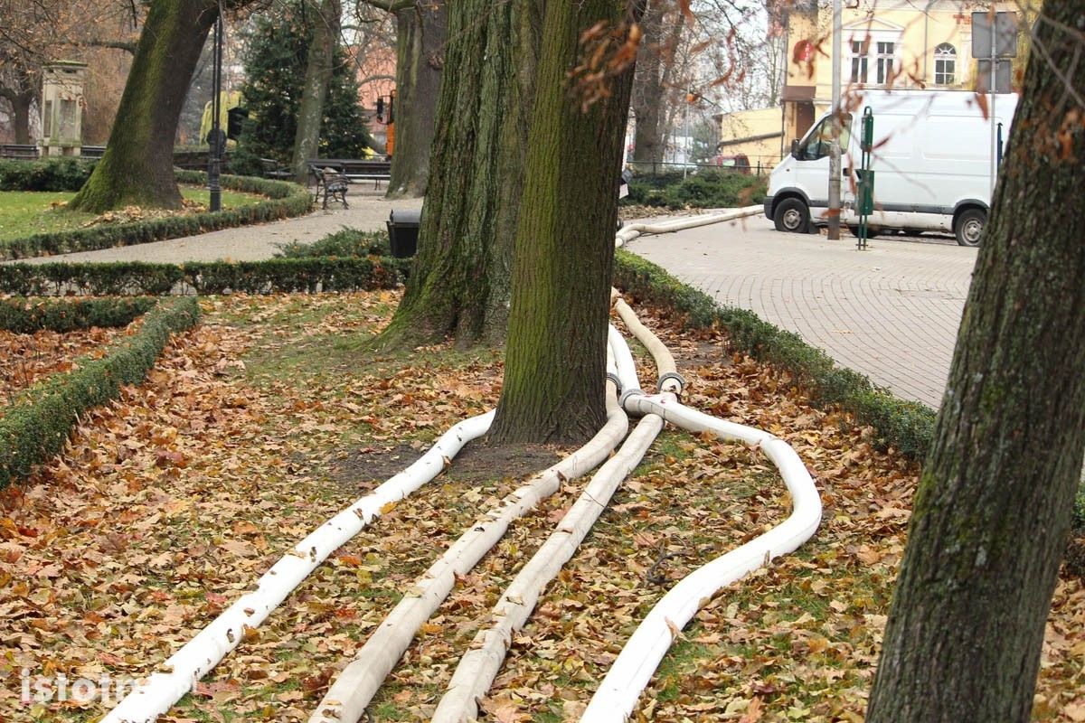 Akcja wypompowywania wody ze stawu miejskiego