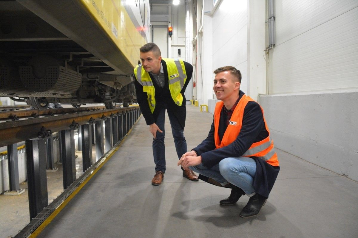 Bohaterski motorniczy z wizytą w Kolejach Dolnośląskich