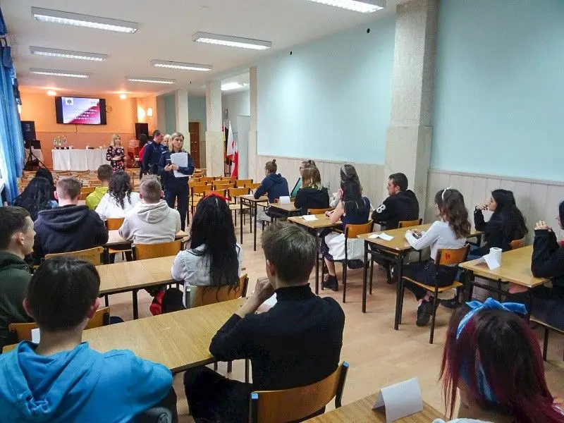 Uczennice „Budowlanki” najlepsze w konkursie wiedzy o policji