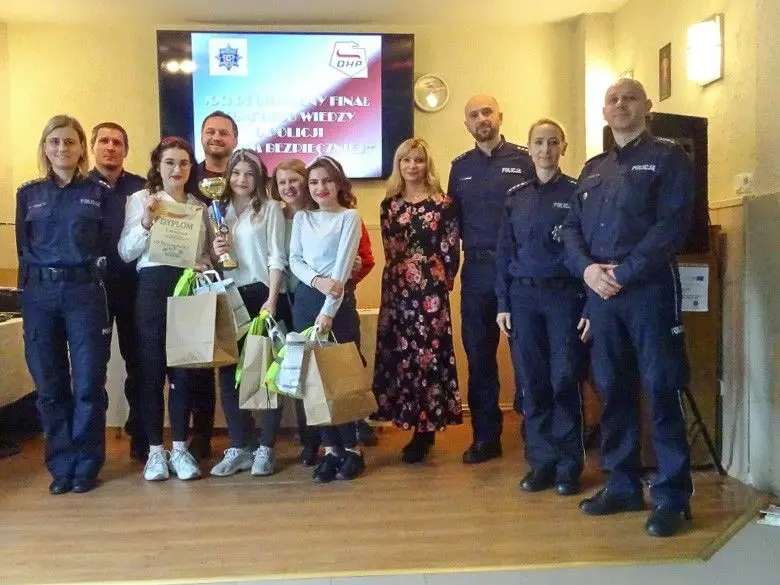 Uczennice „Budowlanki” najlepsze w konkursie wiedzy o policji