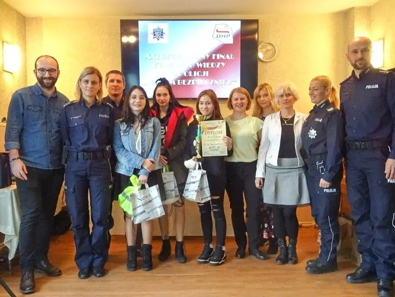 Uczennice „Budowlanki” najlepsze w konkursie wiedzy o policji