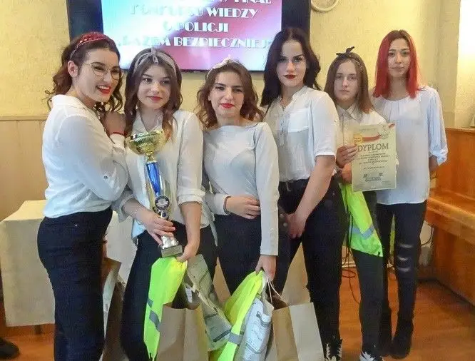 Uczennice „Budowlanki” najlepsze w konkursie wiedzy o policji