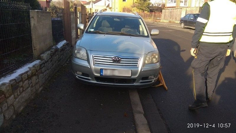 Miszczowie parkowania „docenieni” mandatami karnymi