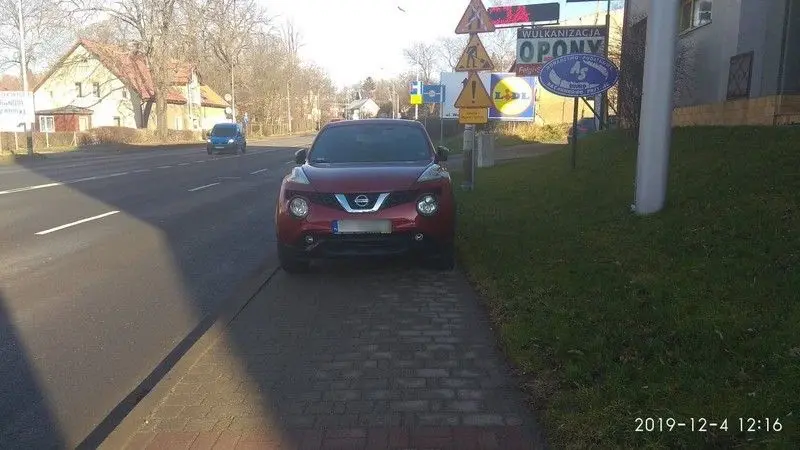 Miszczowie parkowania „docenieni” mandatami karnymi