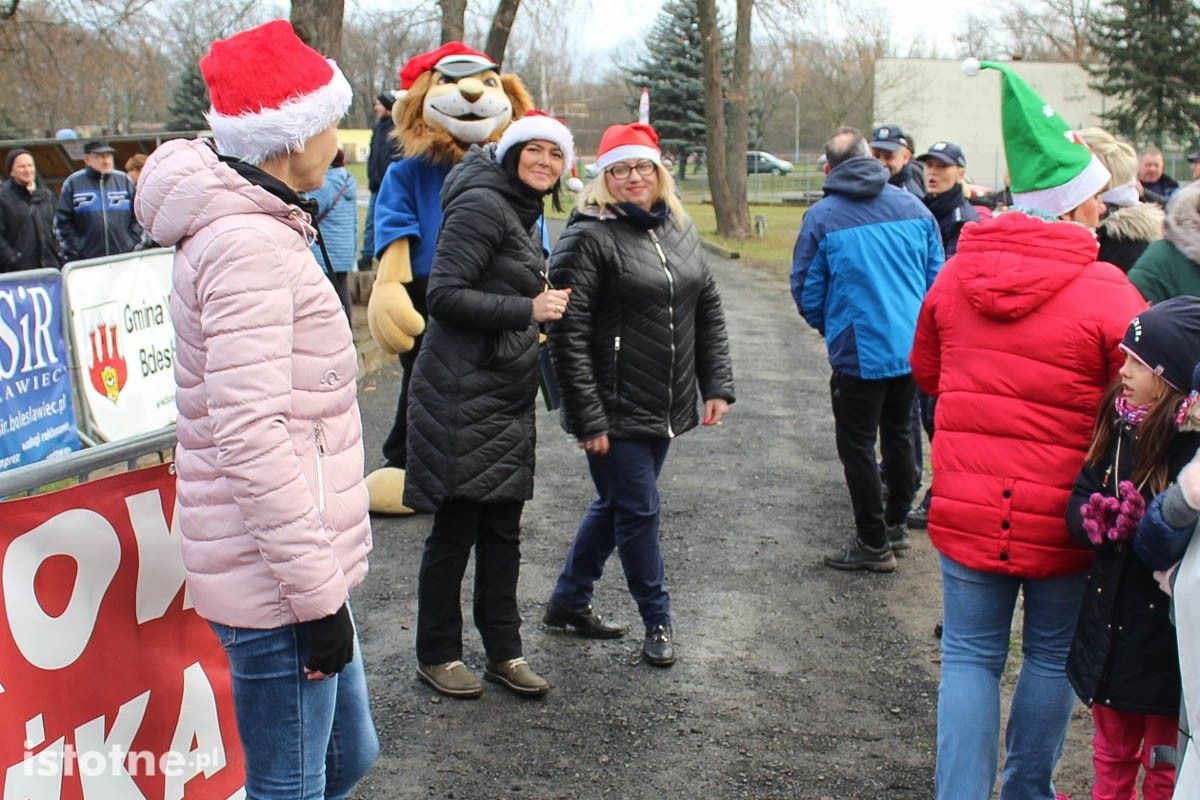 Zimowy bieg między mostami