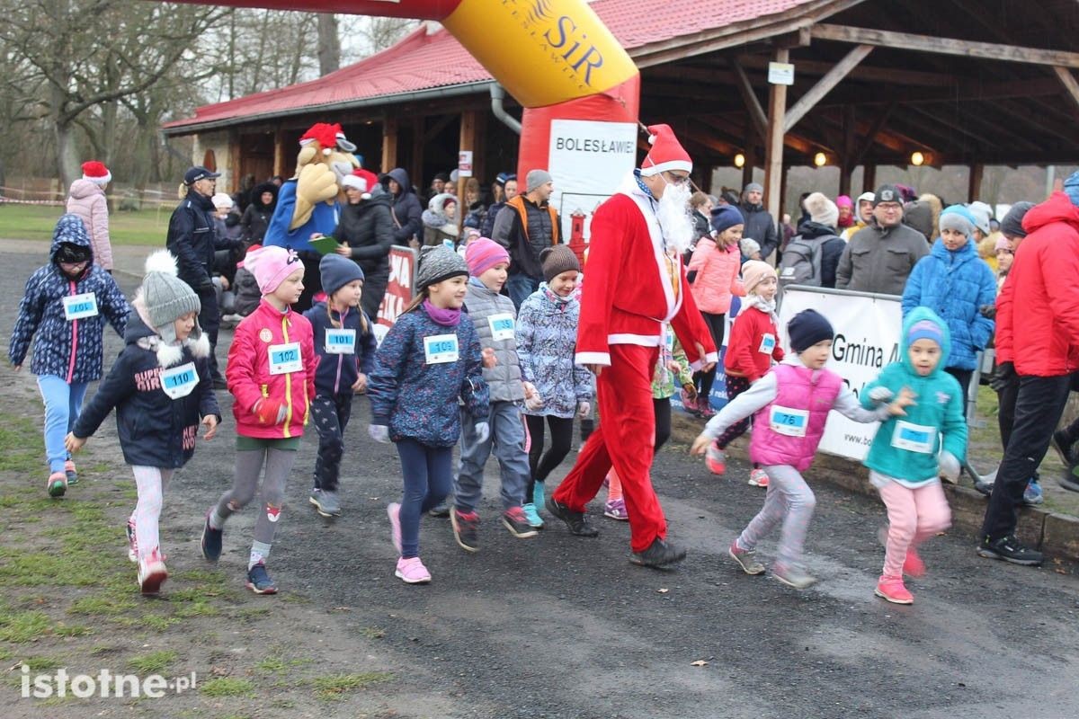 Zimowy bieg między mostami