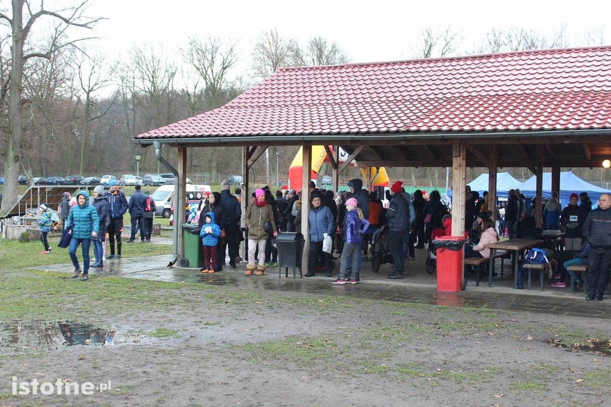 Zimowy bieg między mostami