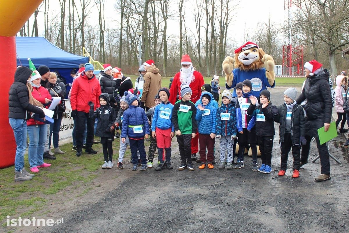 Zimowy bieg między mostami