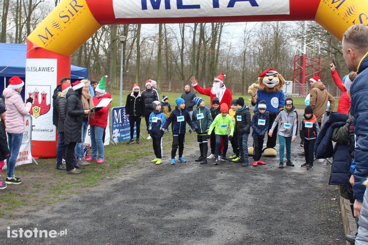 Zimowy bieg między mostami