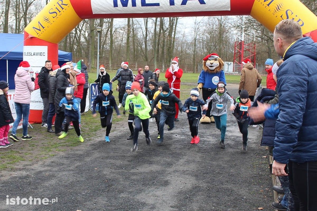 Zimowy bieg między mostami