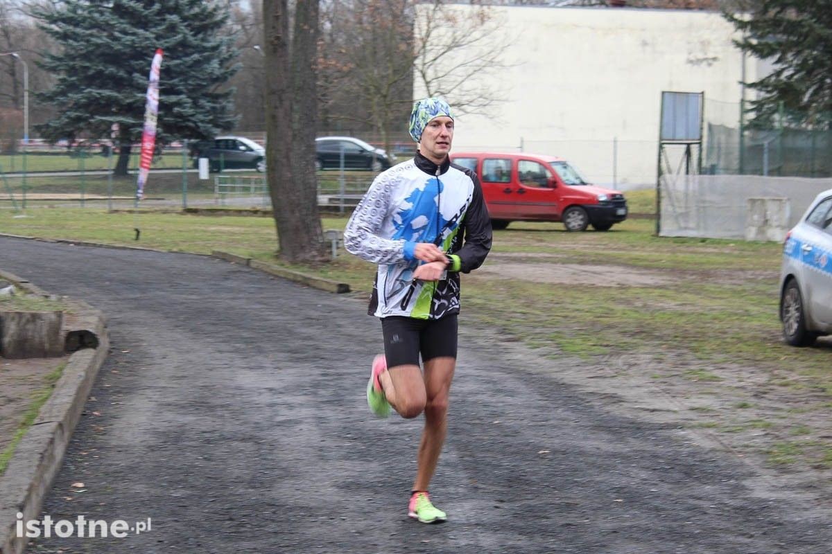 Zimowy bieg między mostami