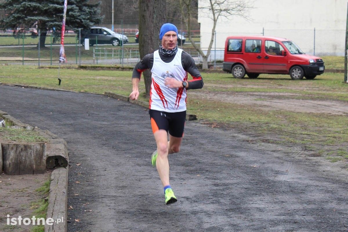 Zimowy bieg między mostami