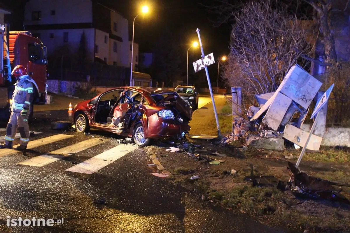 Wypadek na skrzyżowaniu alei Wojska Polskiego z ul. Zwycięstwa