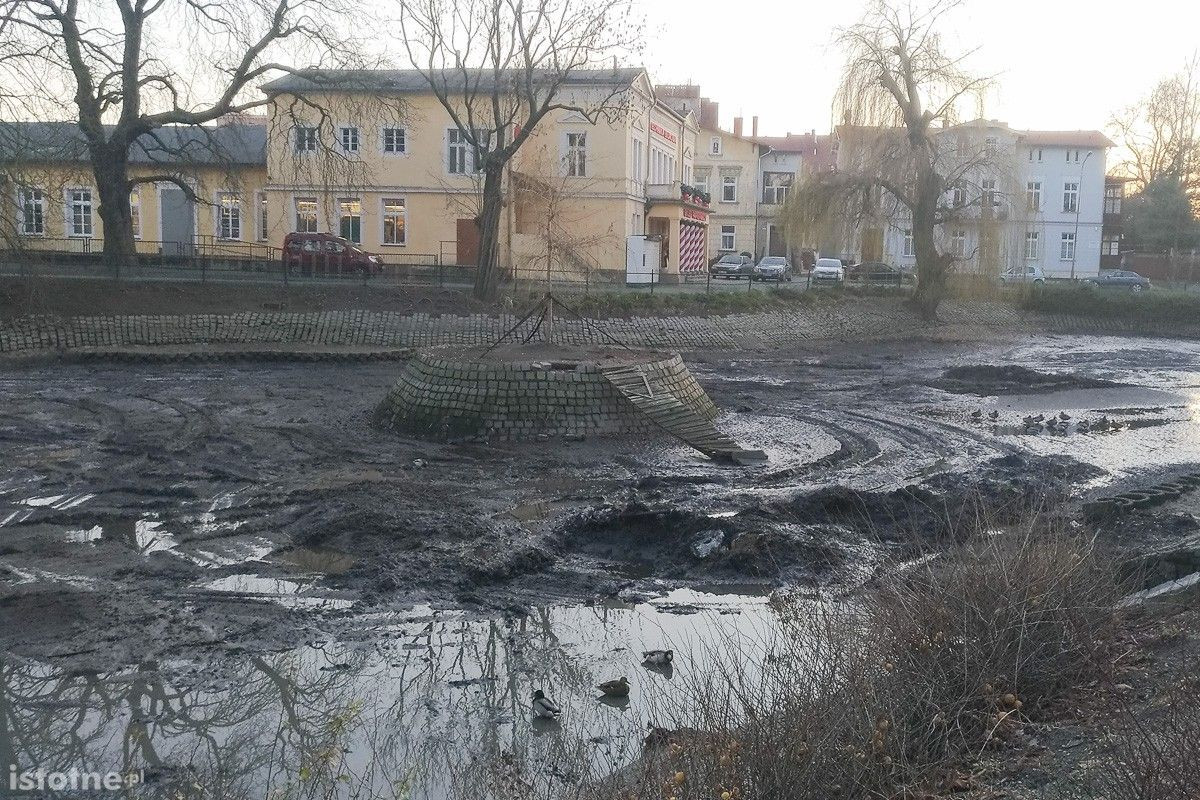 Co ze stawem miejskim przy Bankowej?