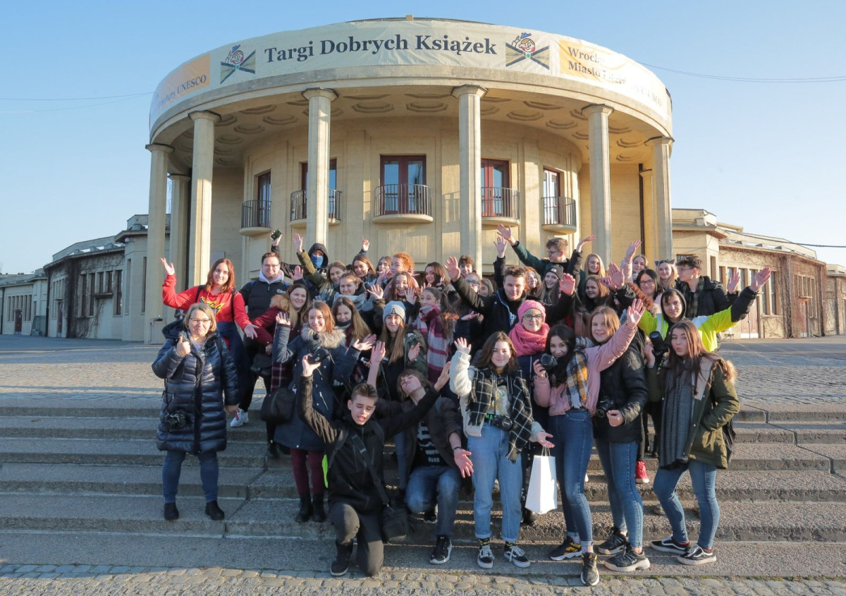 Uczniowie „Handlówki” na Wrocławskich Targach Dobrych Książek