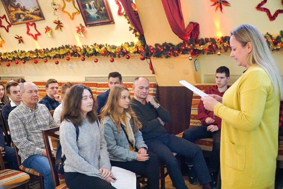 Młodzi przedsiębiorcy uczą się, jak być lepszym od konkurencji