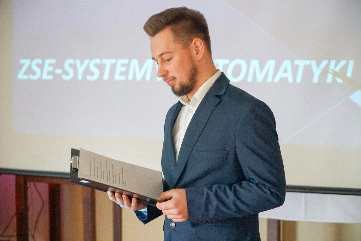 Młodzi przedsiębiorcy uczą się, jak być lepszym od konkurencji