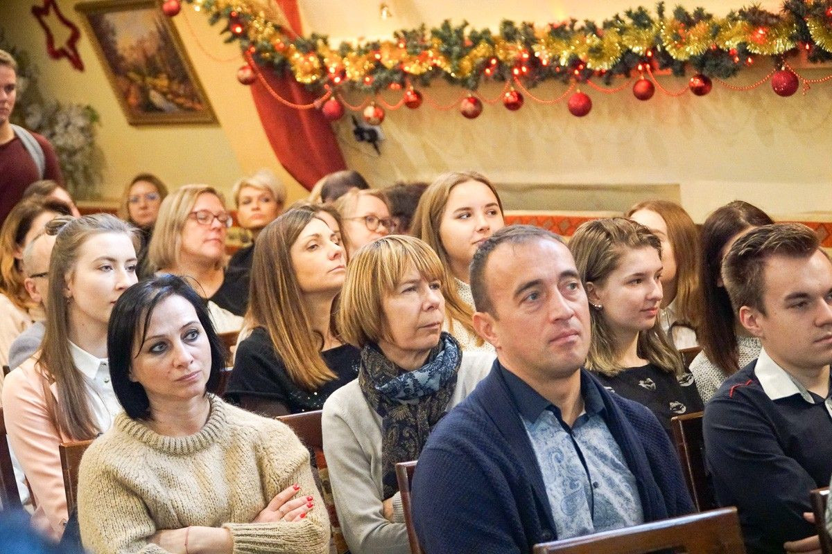 Młodzi przedsiębiorcy uczą się, jak być lepszym od konkurencji