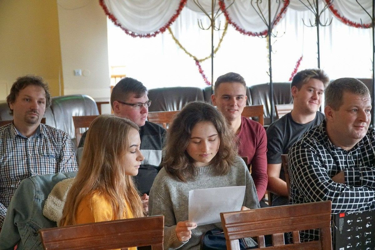 Młodzi przedsiębiorcy uczą się, jak być lepszym od konkurencji