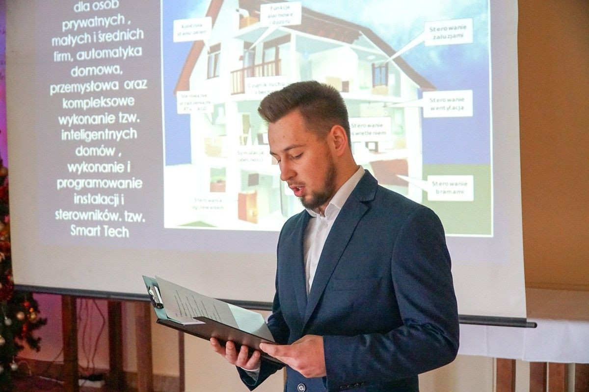 Młodzi przedsiębiorcy uczą się, jak być lepszym od konkurencji