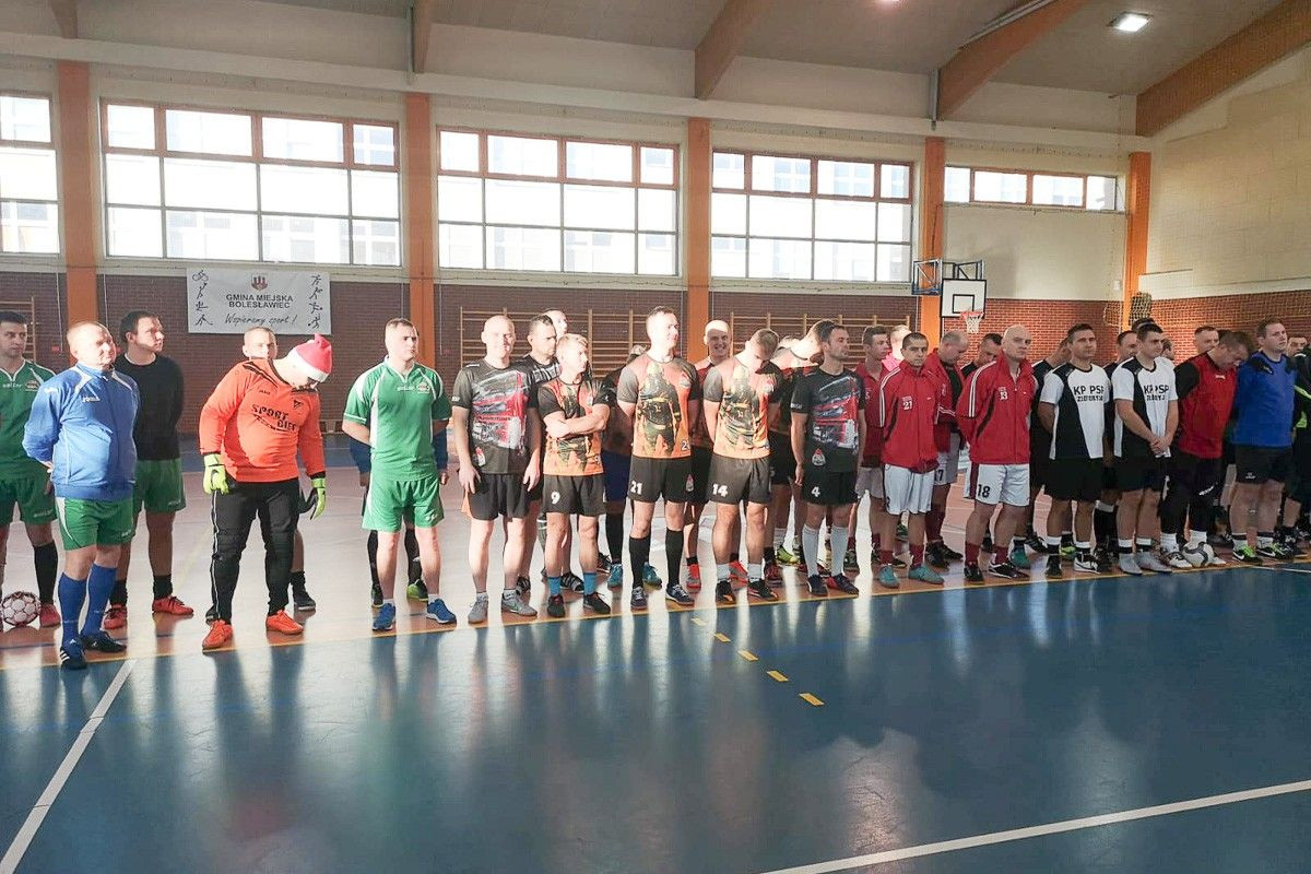 Mikołajkowy turniej halówki: strażacy z Legnicy najlepsi!