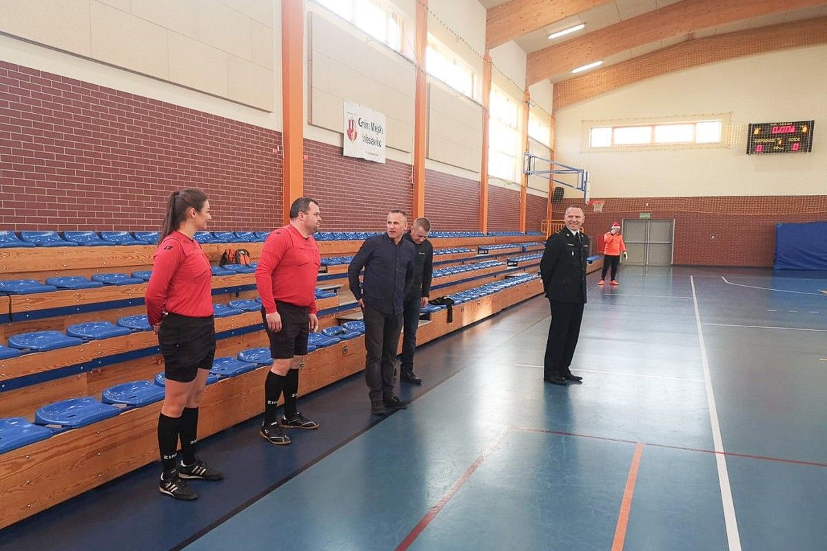 Mikołajkowy turniej halówki: strażacy z Legnicy najlepsi!