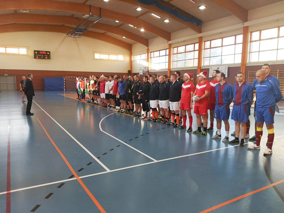 Mikołajkowy turniej halówki: strażacy z Legnicy najlepsi!