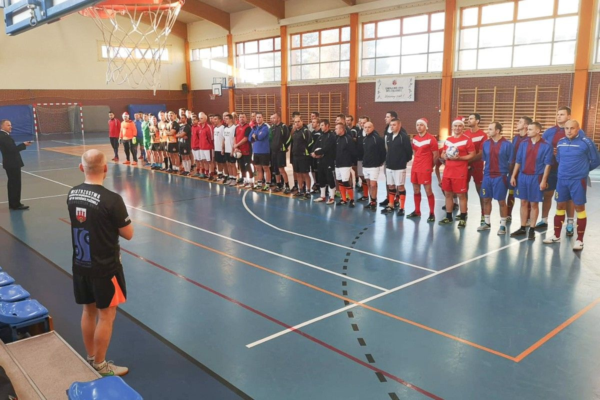 Mikołajkowy turniej halówki: strażacy z Legnicy najlepsi!