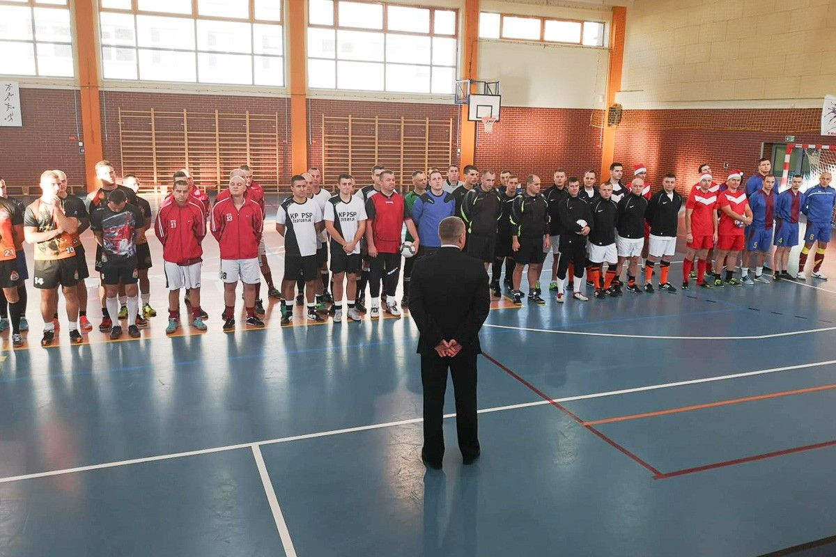 Mikołajkowy turniej halówki: strażacy z Legnicy najlepsi!