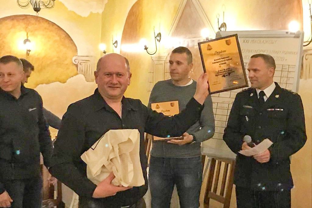 Mikołajkowy turniej halówki: strażacy z Legnicy najlepsi!