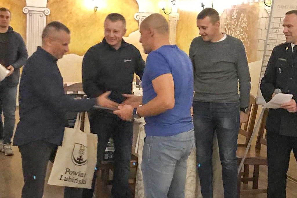 Mikołajkowy turniej halówki: strażacy z Legnicy najlepsi!