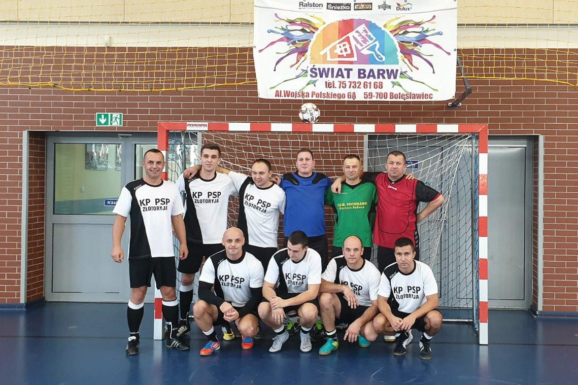 Mikołajkowy turniej halówki: strażacy z Legnicy najlepsi!