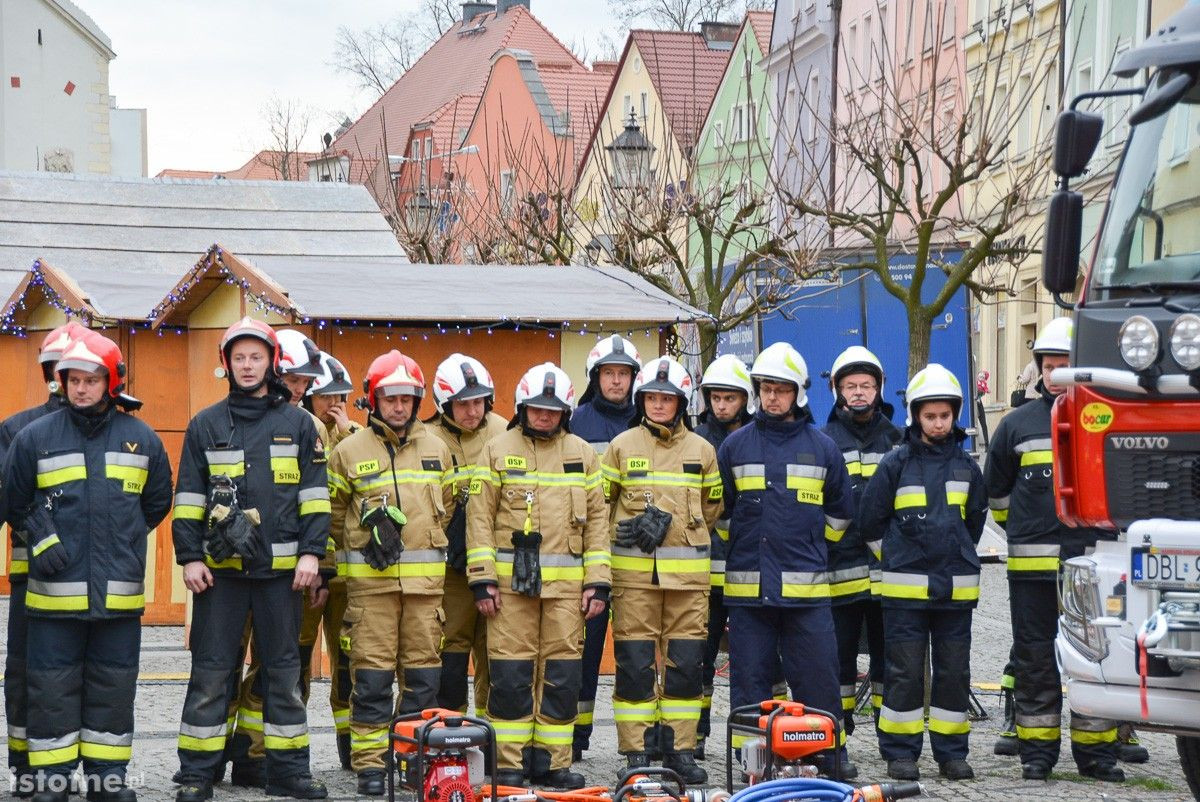 Strażacy z naszego powiatu z nowymi wozami i sprzętem ratowniczym