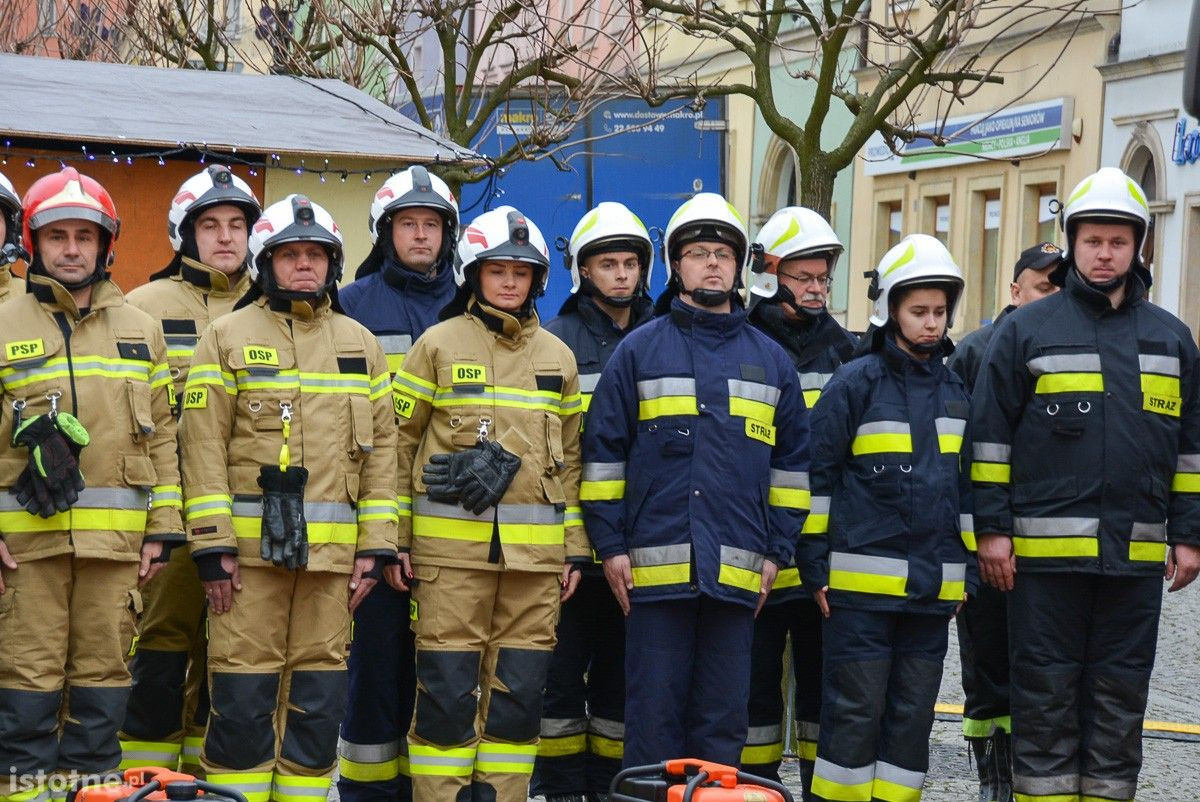 Strażacy z naszego powiatu z nowymi wozami i sprzętem ratowniczym