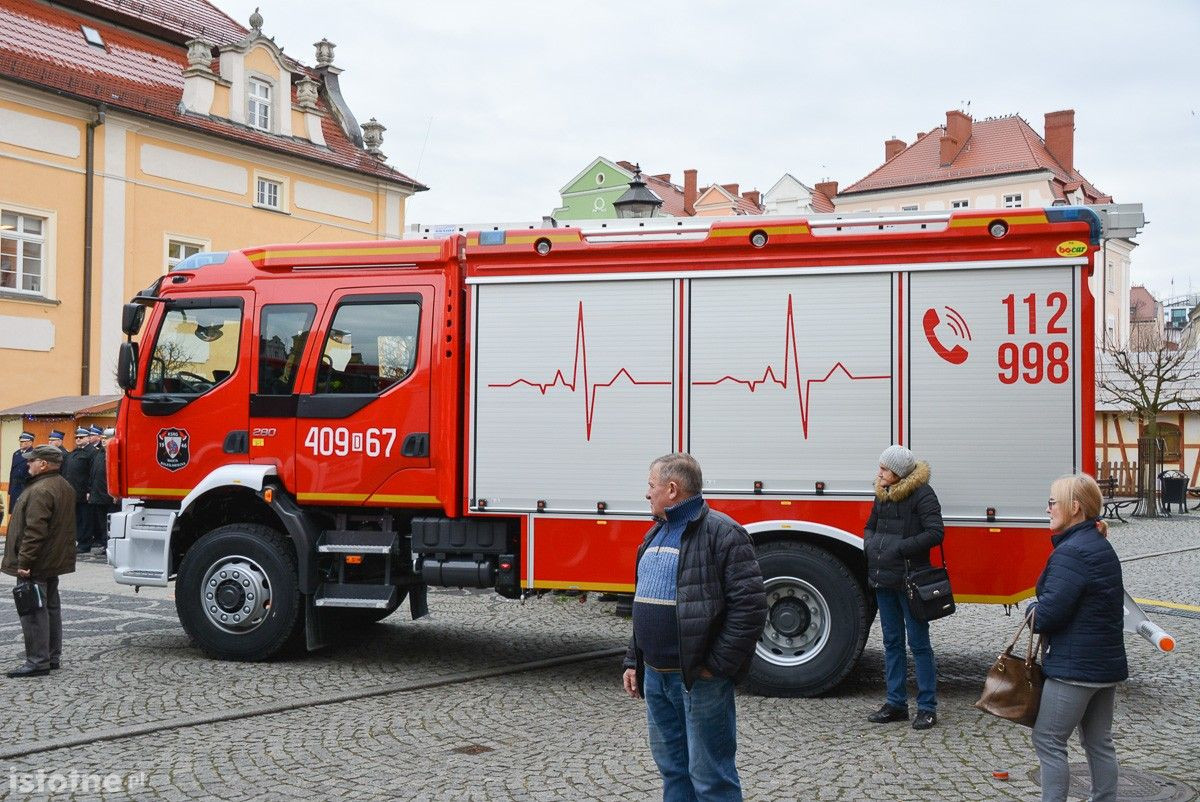 Strażacy z naszego powiatu z nowymi wozami i sprzętem ratowniczym