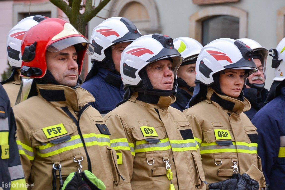 Strażacy z naszego powiatu z nowymi wozami i sprzętem ratowniczym