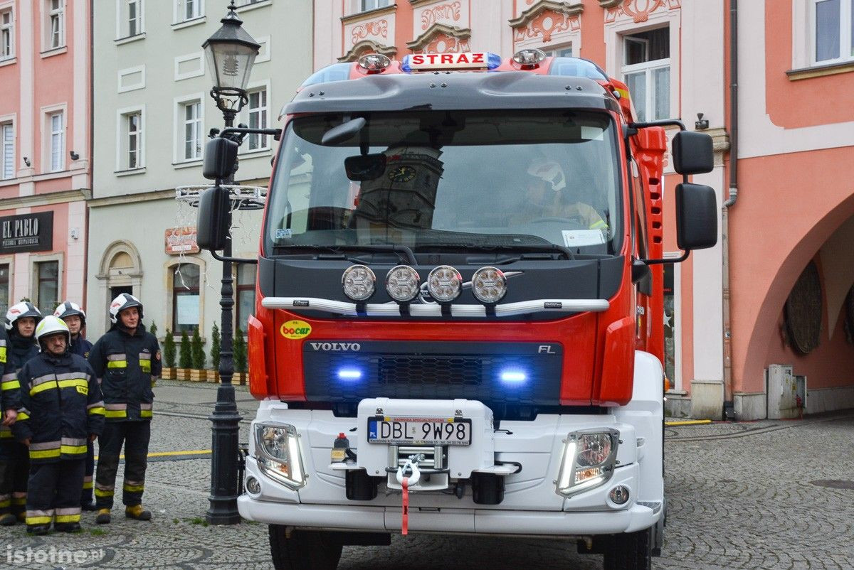 Strażacy z naszego powiatu z nowymi wozami i sprzętem ratowniczym