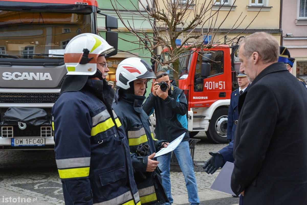 Strażacy z naszego powiatu z nowymi wozami i sprzętem ratowniczym