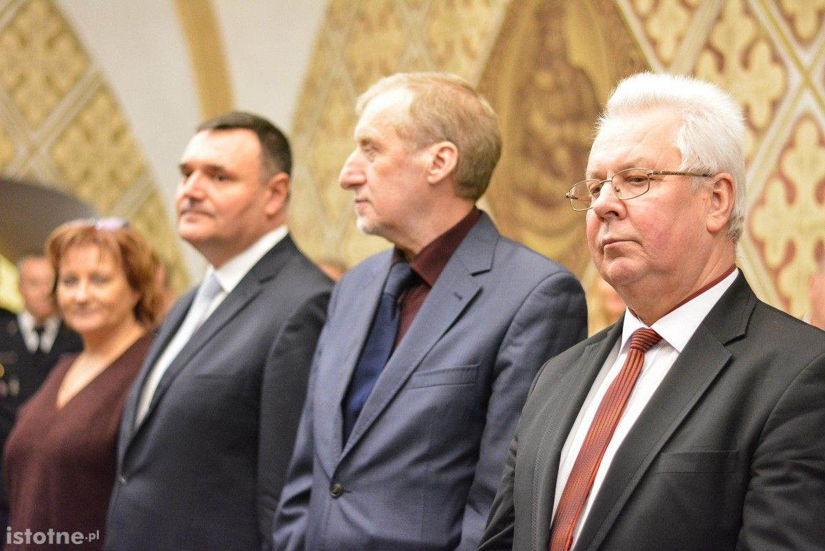 Strażacy z naszego powiatu z nowymi wozami i sprzętem ratowniczym